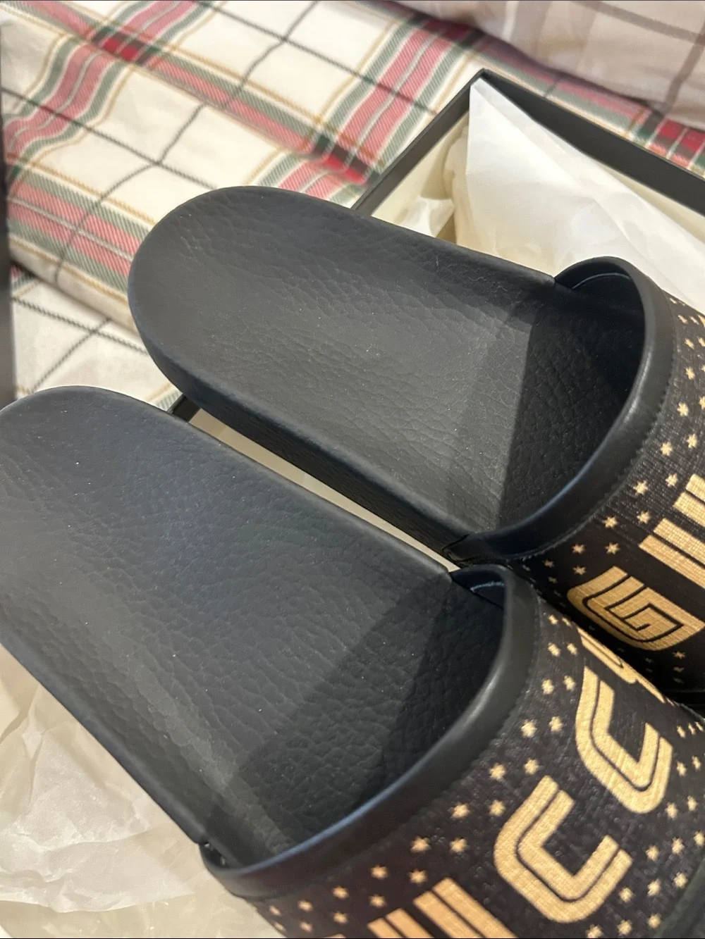 Authentic Gucci Men slides size 6/women size 8
